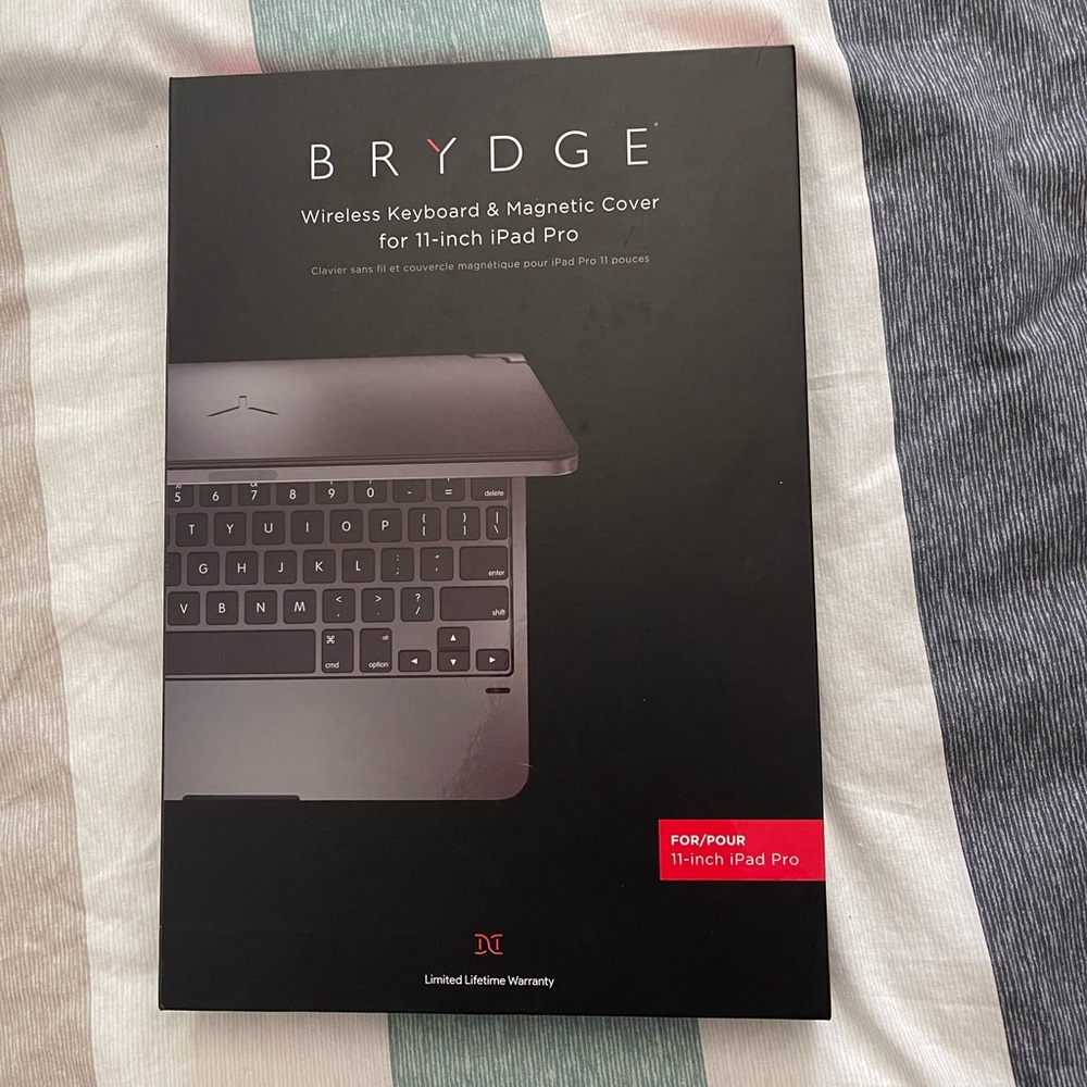 Brydge 11" Pro Wireless Keyboard & Magnetic Cover for iPad Pro 11", Space Gray